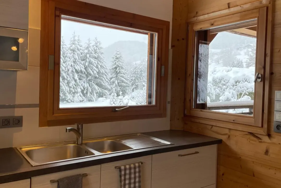 Seconde cuisine, évier et fenêtres — Chalet Roc et Soleil, location saisonnière à Megève