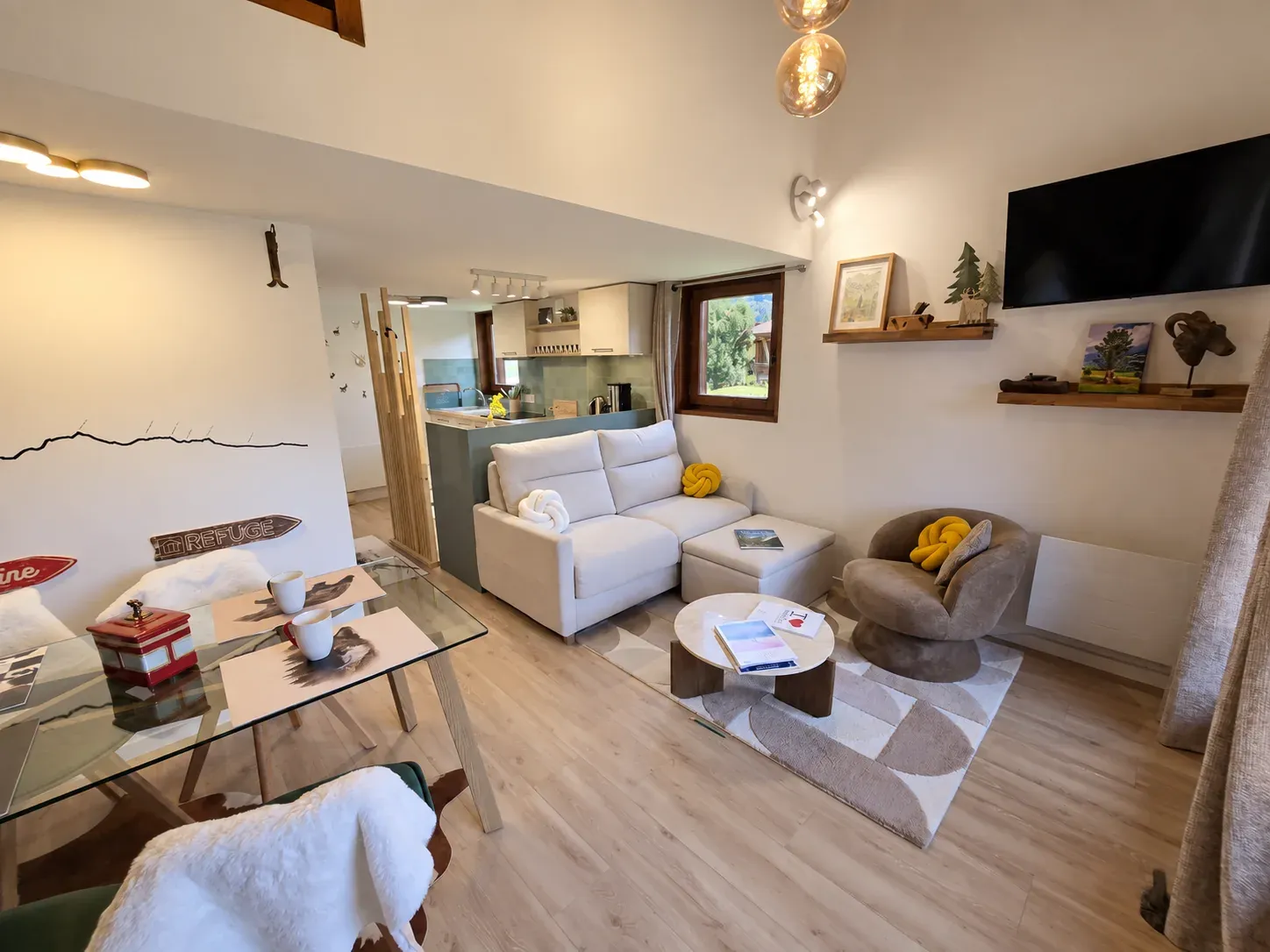 Le Refuge du Buet, Megève — Salon et coin télévision