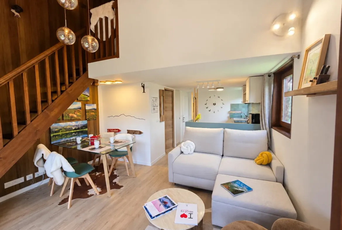 Le Refuge du Buet, Megève — Séjour, espace repas et escalier en bois massif