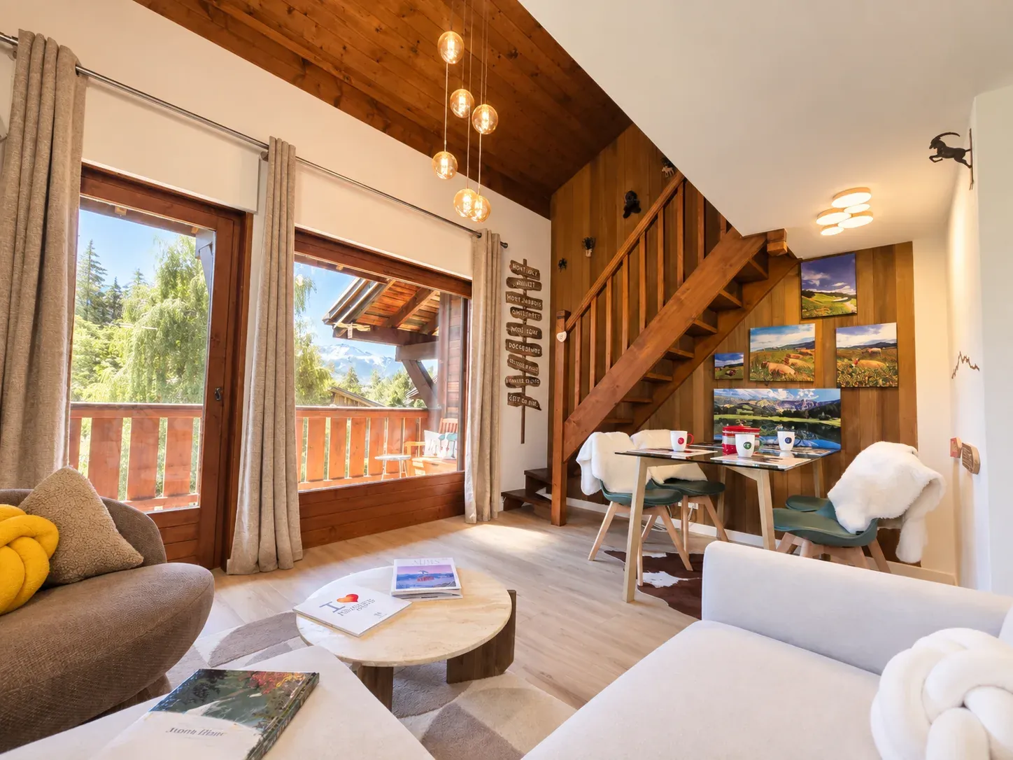 Le Refuge du Buet, Megève — Séjour ouvert sur le balcon