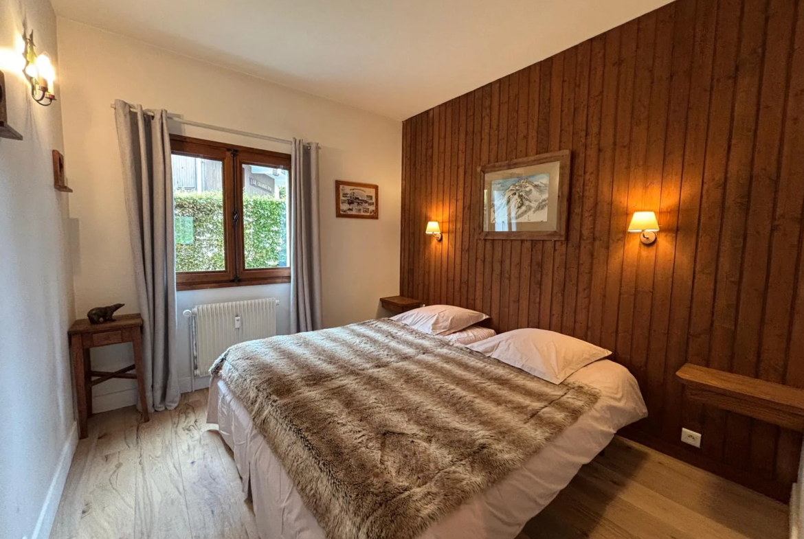 Chambre double avec mur en bois — Appt Sancta Maria, location saisonnière à Megève
