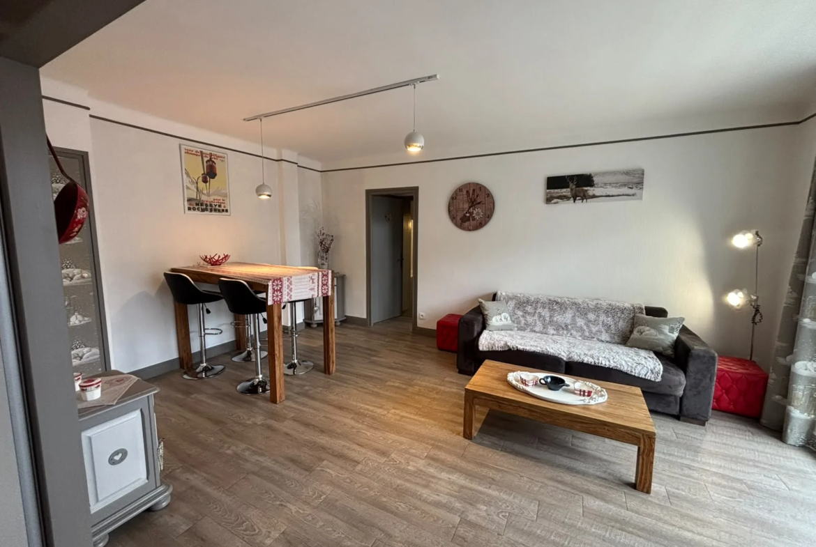 Salon et coin repas — Appartement Sabaudia, location saisonnière à Megève