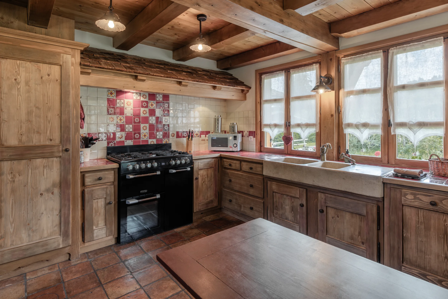 Cuisine, second angle — Chalet Mandarine, location saisonnière à Megève