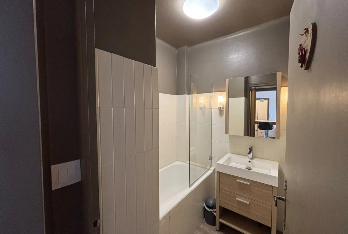 Salle de bain avec baignoire — Appartement Sabaudia, location saisonnière à Megève
