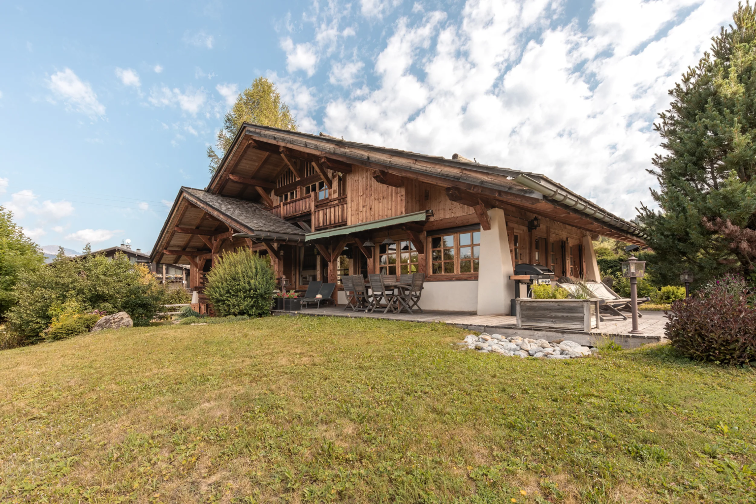 Jardin, 3e angle — Chalet Mandarine, location saisonnière à Megève