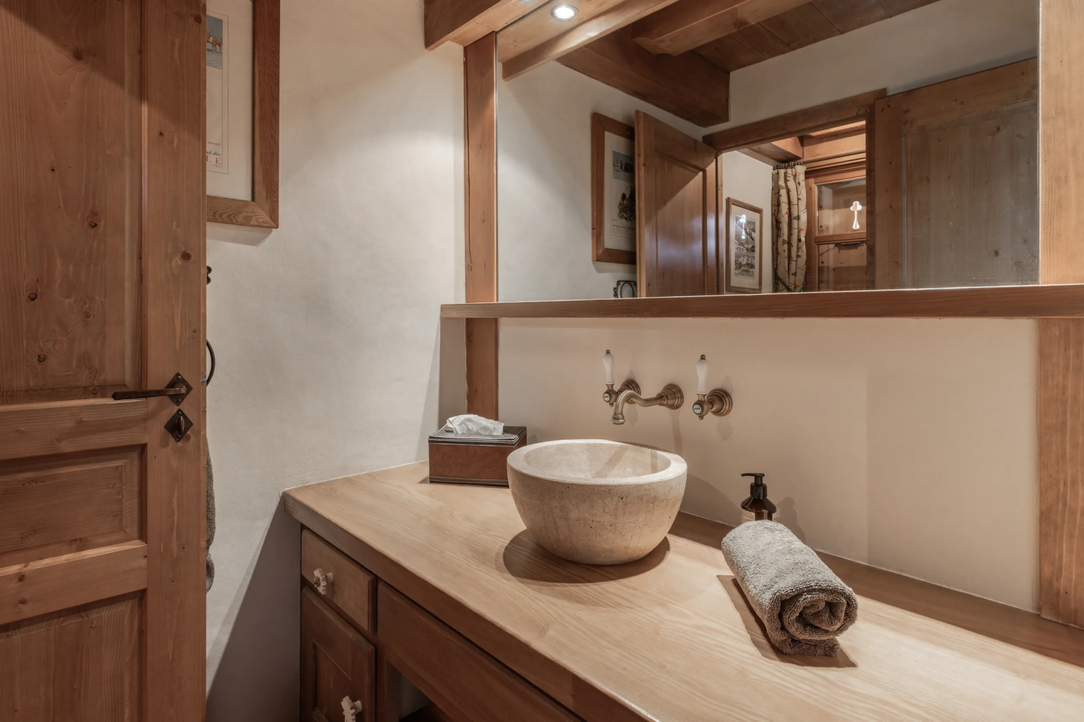 Toilettes, second angle — Chalet Mandarine, location saisonnière à Megève