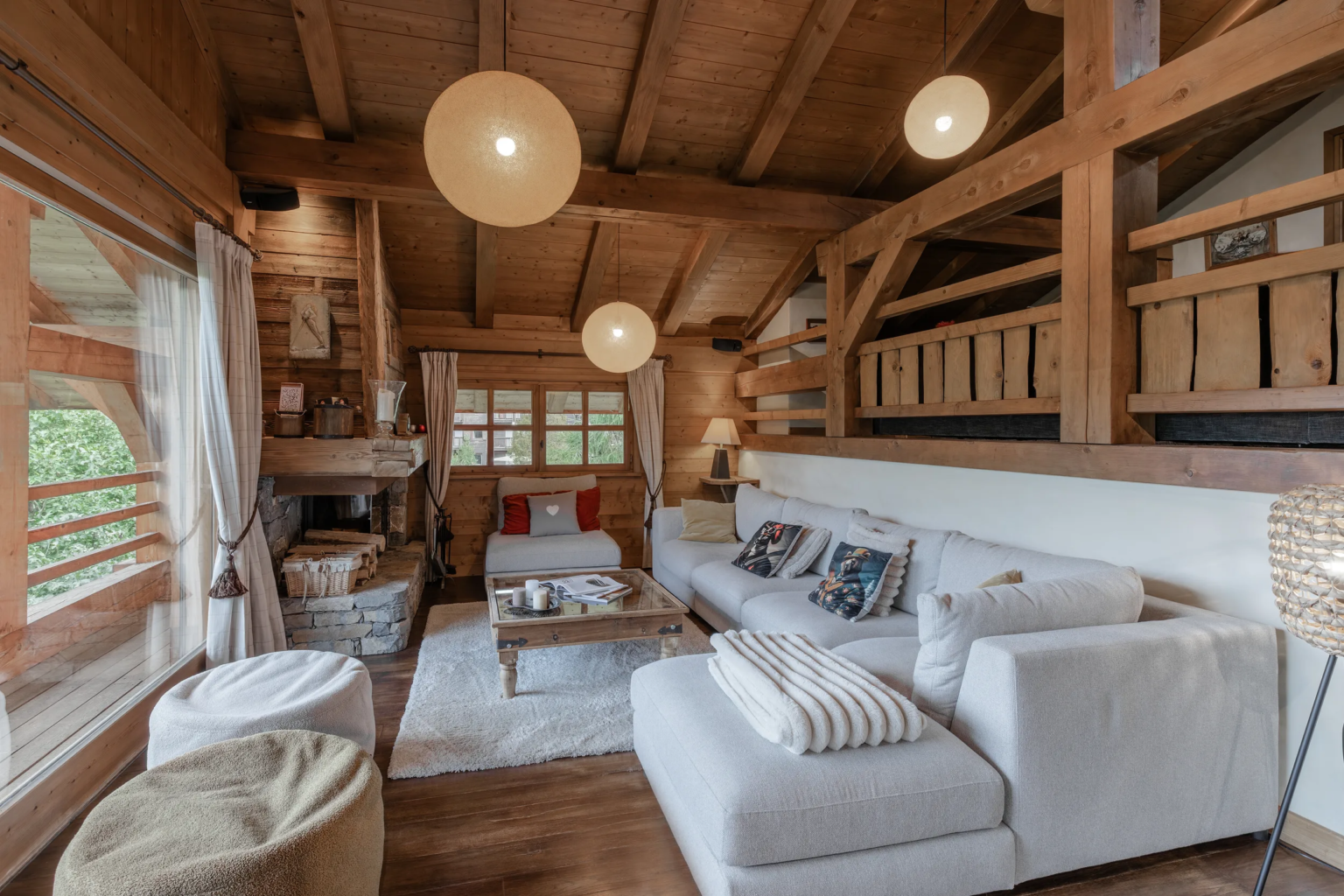 Salon, second angle — Chalet Mandarine, location saisonnière à Megève