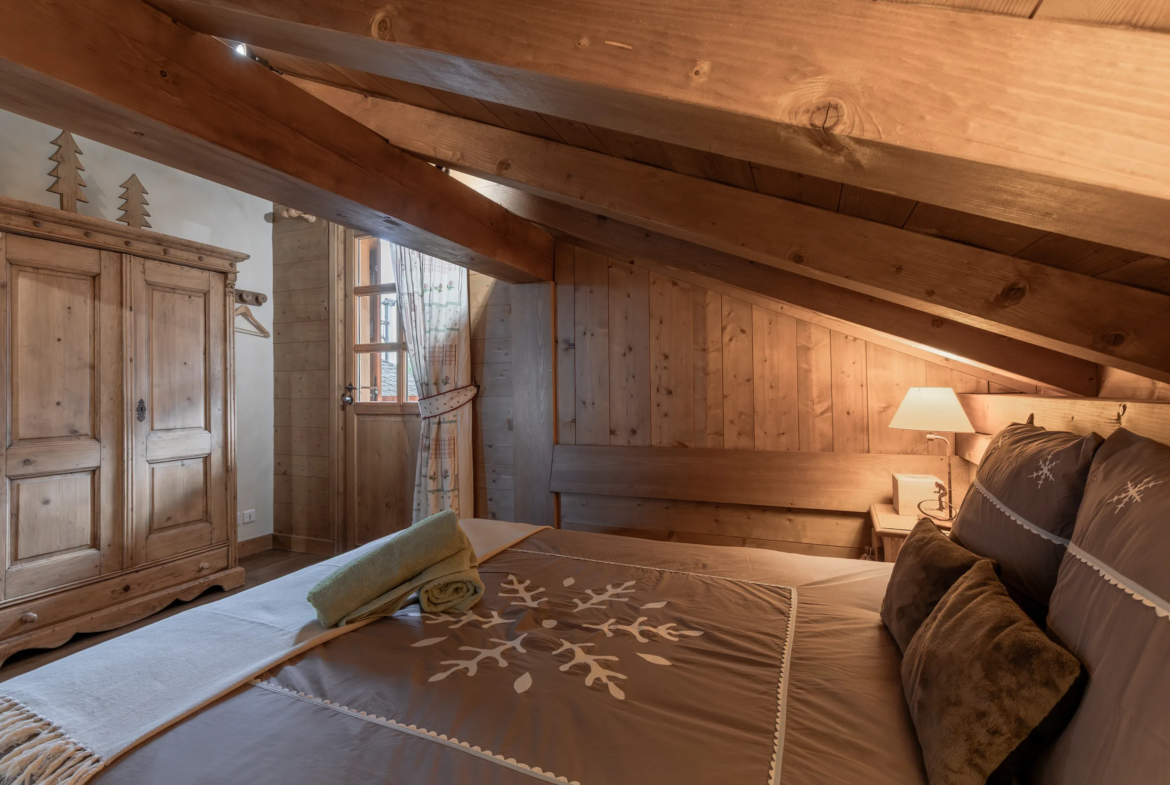 Chambre 1, second angle — Chalet Mandarine, location saisonnière à Megève
