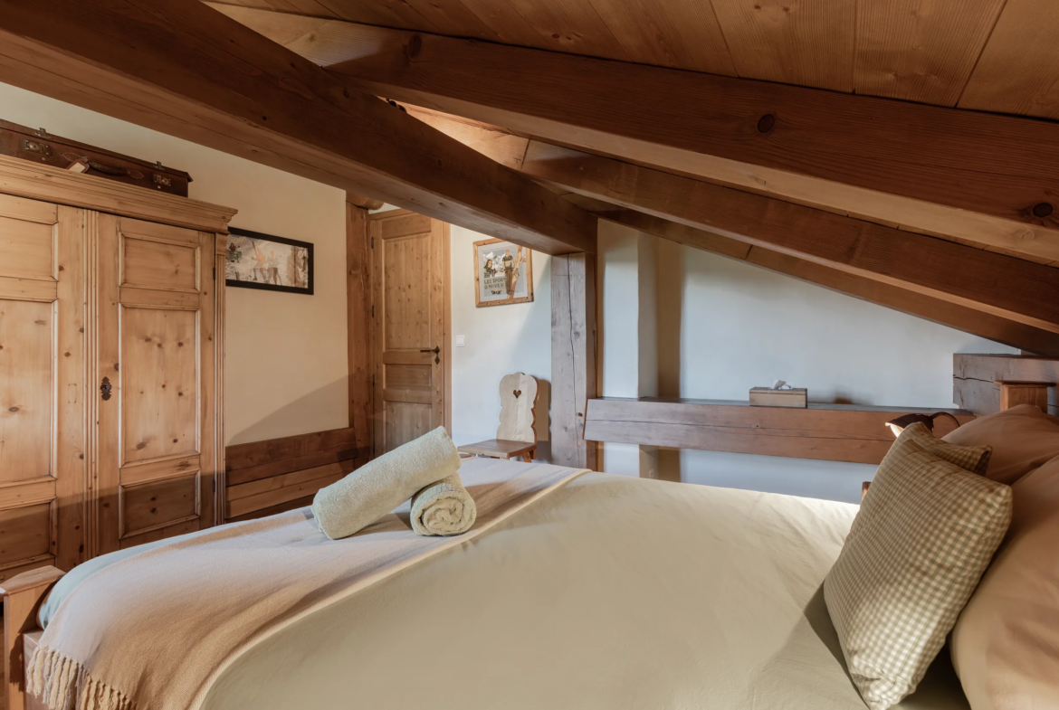 Chambre 2, second angle — Chalet Mandarine, location saisonnière à Megève