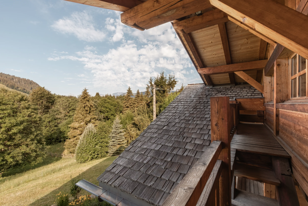 Balcon de la chambre 2 — Chalet Mandarine, location saisonnière à Megève