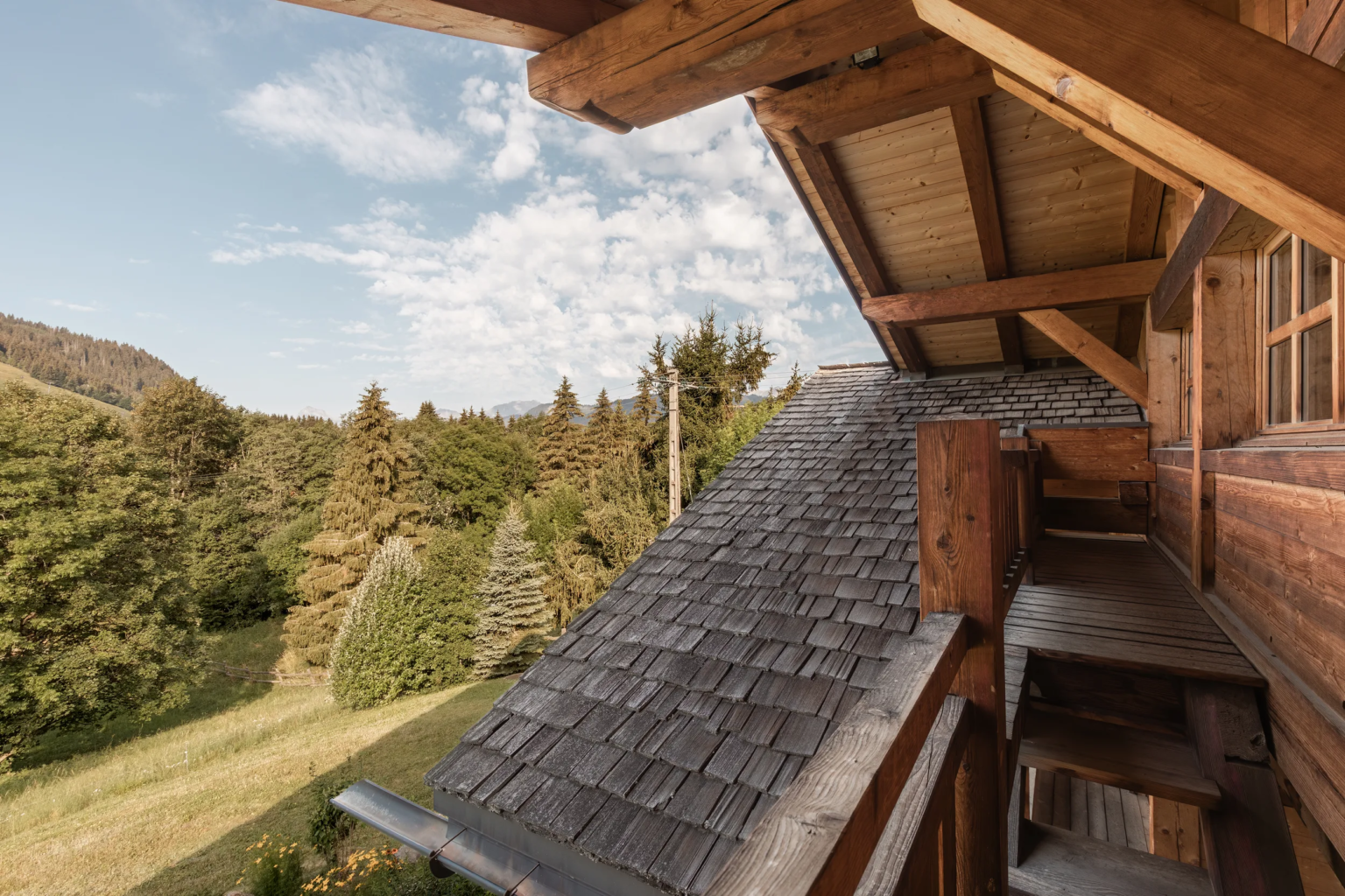 Balcon de la chambre 2 — Chalet Mandarine, location saisonnière à Megève