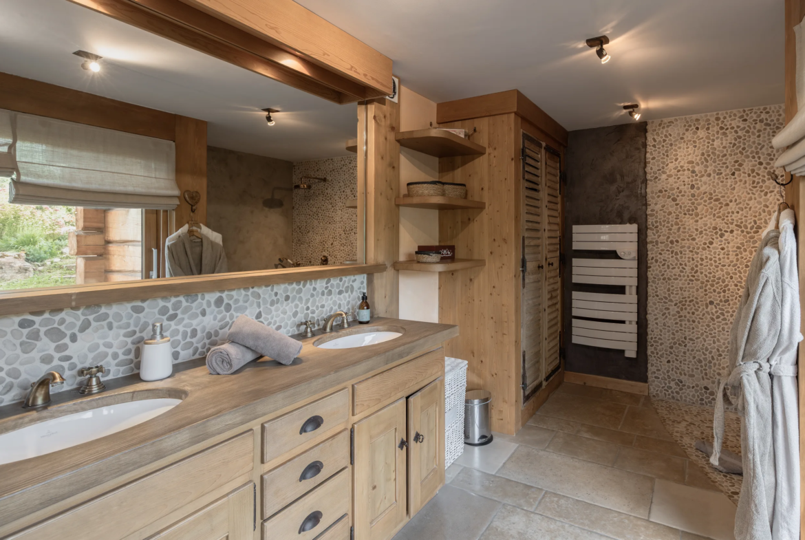 Salle de bain de la chambre 5 — Chalet Mandarine, location saisonnière à Megève